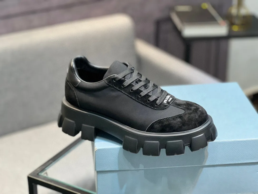 Men's shoes 💰540 Prada Latest 2025ss spring and summer catwalk series Thick-soled platform platform Casual sports shoes Couple style ☑️ Bold contrasting bright colors and fashionable combination Casual sports style design with exquisite details Classic personalized gear thick sole Increased comfort and unique modern trend style 🚩 Fabric: Cowhide ➕ Cloth Lining: Sheepskin Outsole: Original molded ultra-light foam material Sole thickness: 4.5CM Size: 35-45 (Female 40, Male 45, customized, non-returnable)